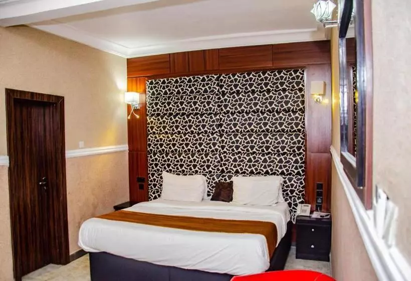 Aify Queenest Hotel And Suites