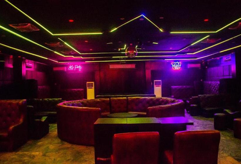 Aify Queenest Hotel And Suites