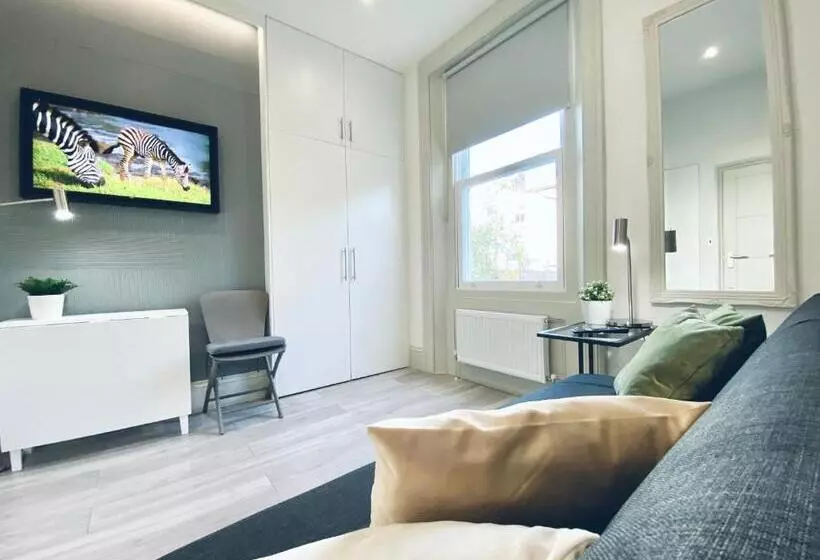 Apt 03 Beachside Beauty Central Studio Steps From Cafes