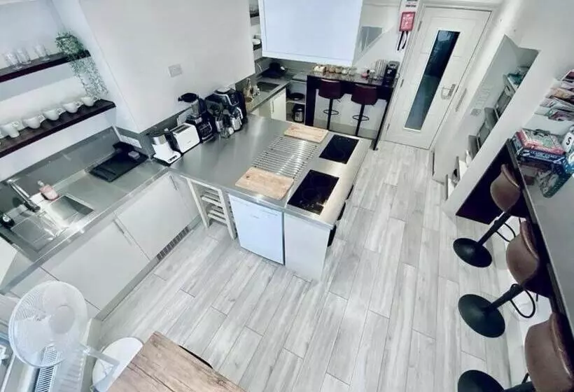 Apt 03 Beachside Beauty Central Studio Steps From Cafes