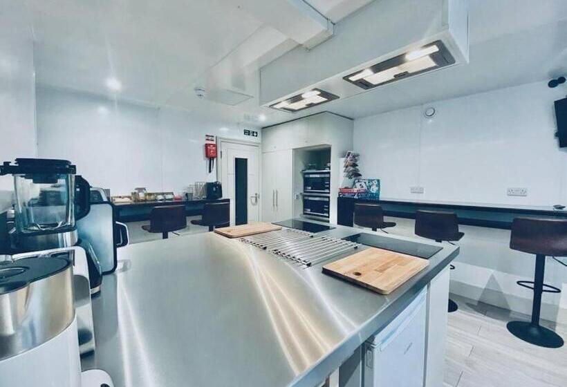 Apt 03 Beachside Beauty Central Studio Steps From Cafes