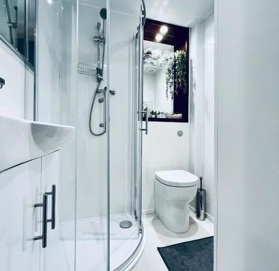 Apt 03 Beachside Beauty Central Studio Steps From Cafes