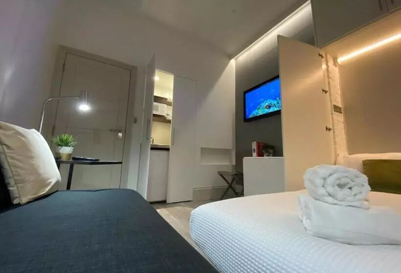 Apt 03 Beachside Beauty Central Studio Steps From Cafes