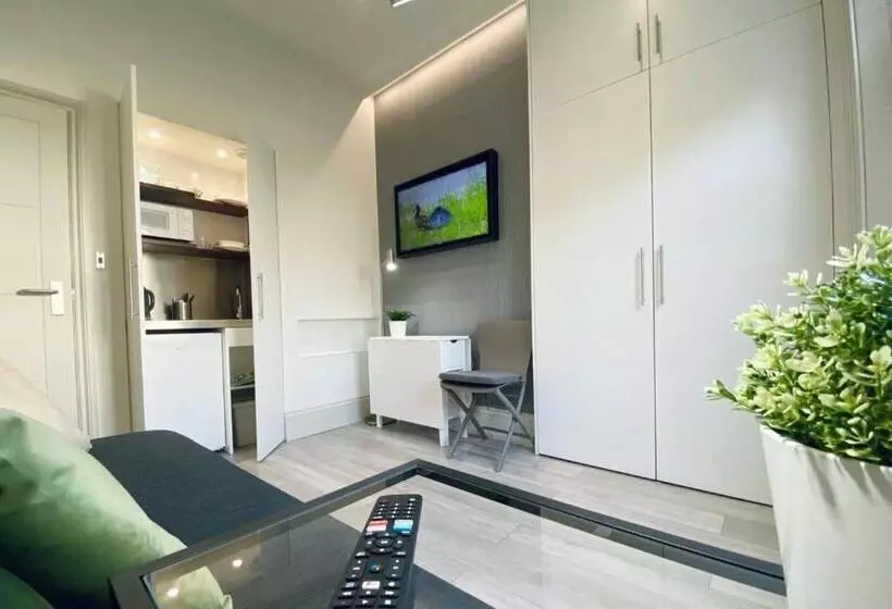 Apt 03 Beachside Beauty Central Studio Steps From Cafes