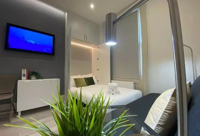 Apt 03 Beachside Beauty Central Studio Steps From Cafes