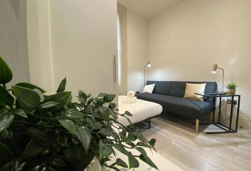 Apt 03 Beachside Beauty Central Studio Steps From Cafes