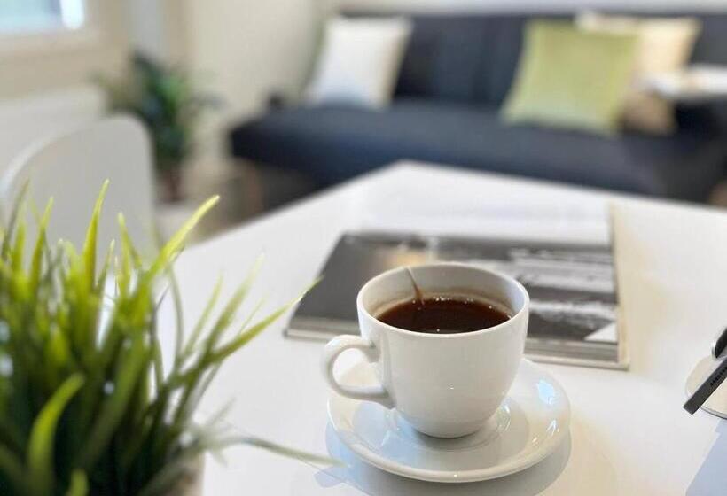 Apt 03 Beachside Beauty Central Studio Steps From Cafes