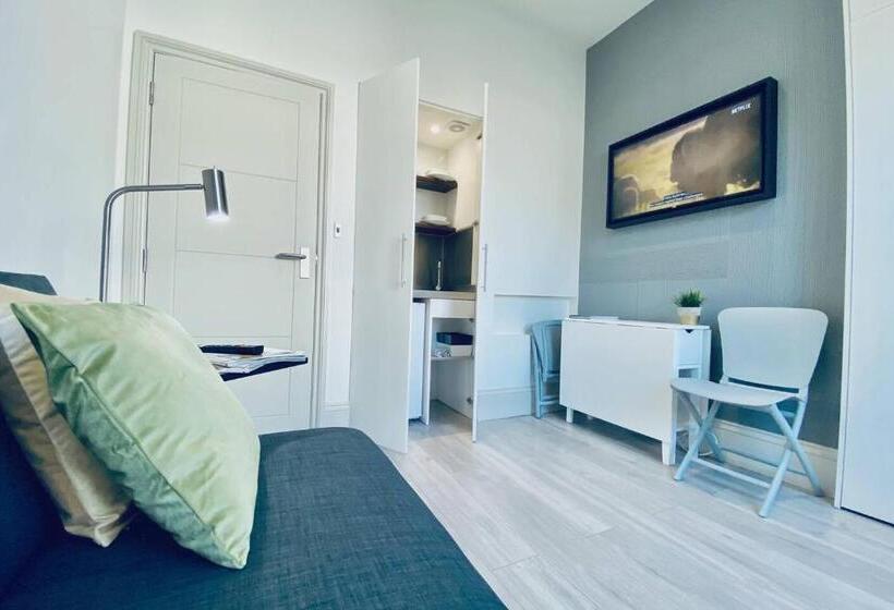 Apt 03 Beachside Beauty Central Studio Steps From Cafes