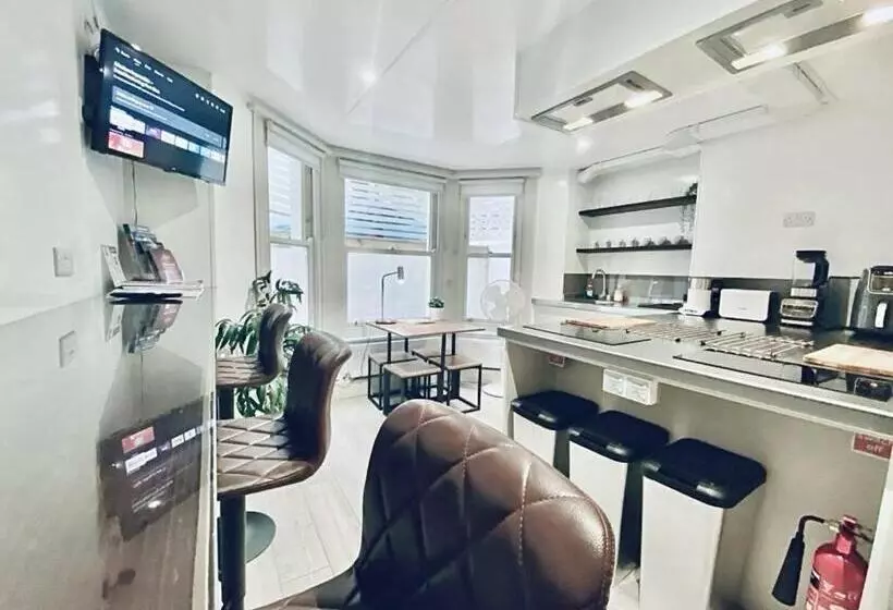 Apt 03 Beachside Beauty Central Studio Steps From Cafes