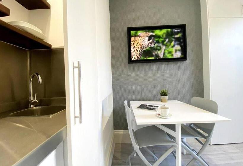 Apt 03 Beachside Beauty Central Studio Steps From Cafes