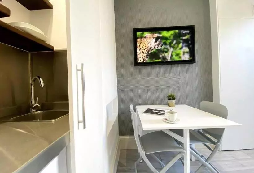 Apt 03 Beachside Beauty Central Studio Steps From Cafes