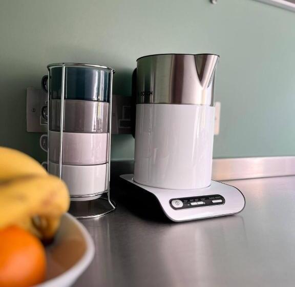 Apt 03 Beachside Beauty Central Studio Steps From Cafes