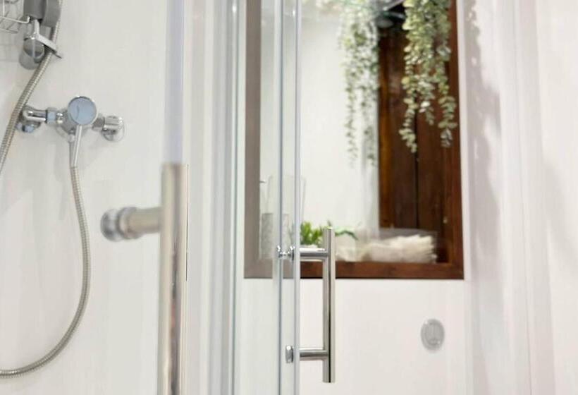 Apt 03 Beachside Beauty Central Studio Steps From Cafes