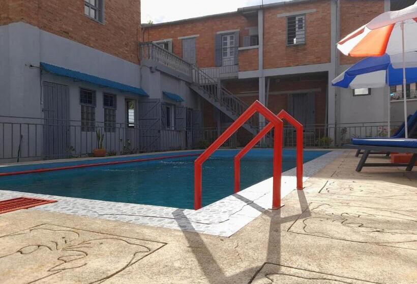 تختخواب و صبحانه Chez Joël