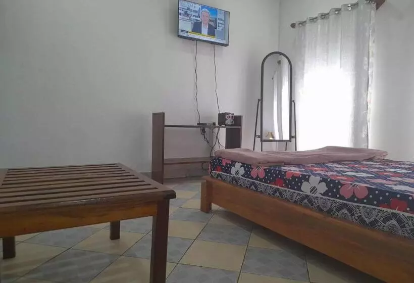 تختخواب و صبحانه Chez Joël