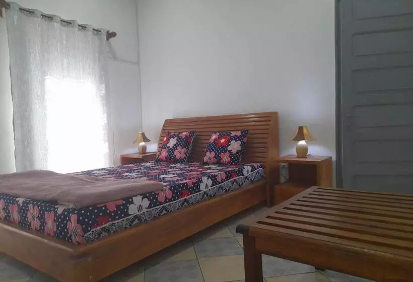 تختخواب و صبحانه Chez Joël