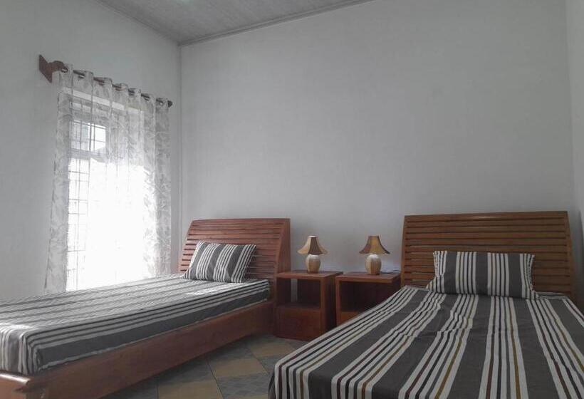 تختخواب و صبحانه Chez Joël