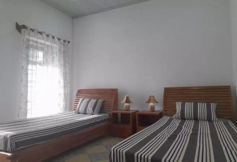 تختخواب و صبحانه Chez Joël