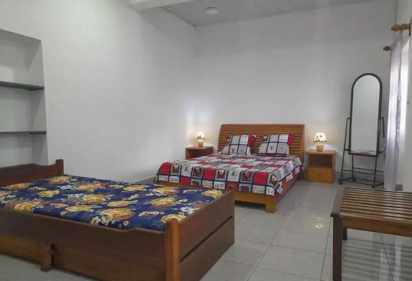 تختخواب و صبحانه Chez Joël