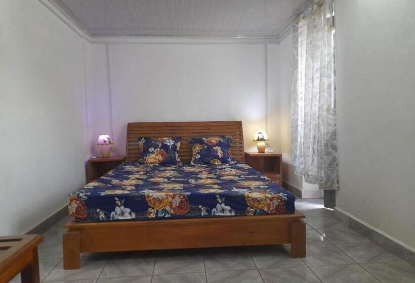 تختخواب و صبحانه Chez Joël