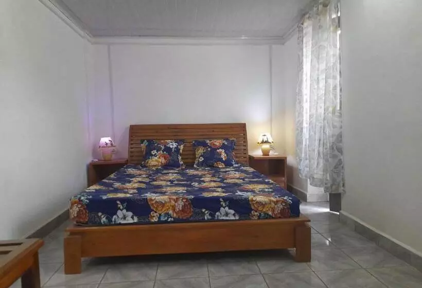 تختخواب و صبحانه Chez Joël