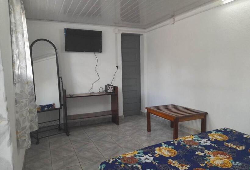 تختخواب و صبحانه Chez Joël