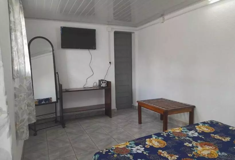 تختخواب و صبحانه Chez Joël