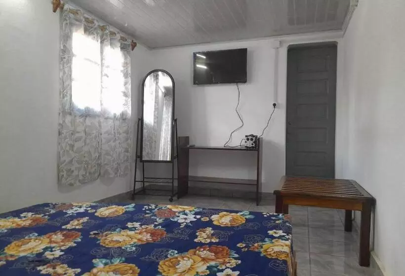 تختخواب و صبحانه Chez Joël