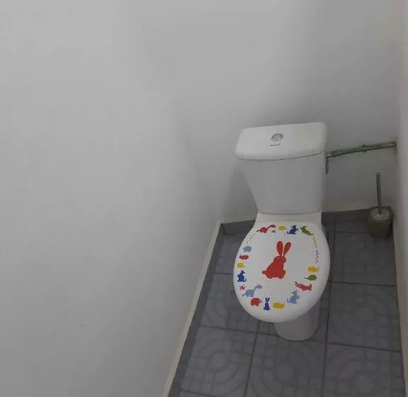 تختخواب و صبحانه Chez Joël