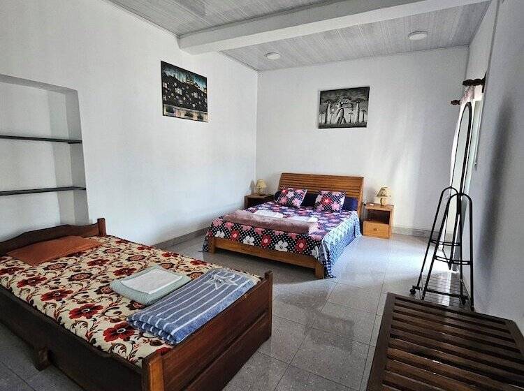 تختخواب و صبحانه Chez Joël