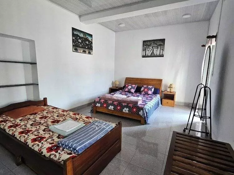 تختخواب و صبحانه Chez Joël