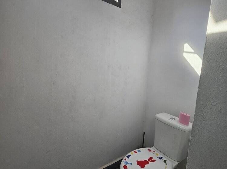 تختخواب و صبحانه Chez Joël