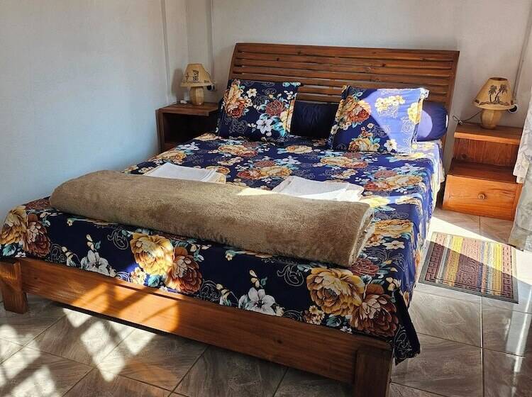 تختخواب و صبحانه Chez Joël