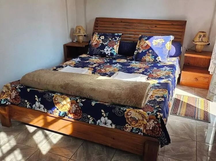 تختخواب و صبحانه Chez Joël