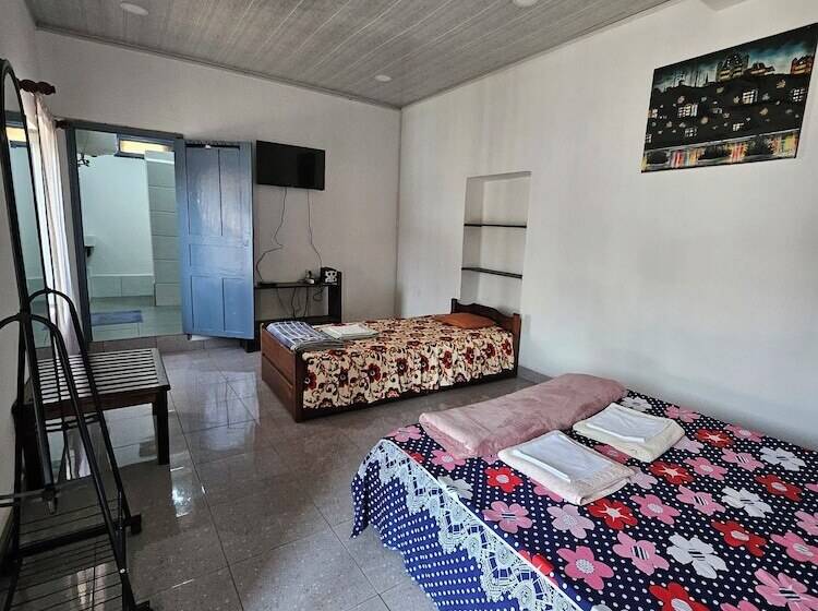 تختخواب و صبحانه Chez Joël