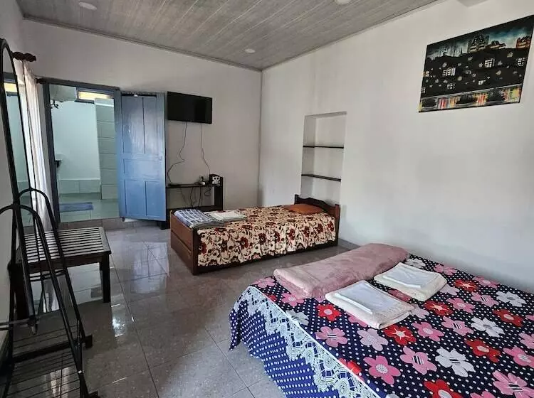 تختخواب و صبحانه Chez Joël