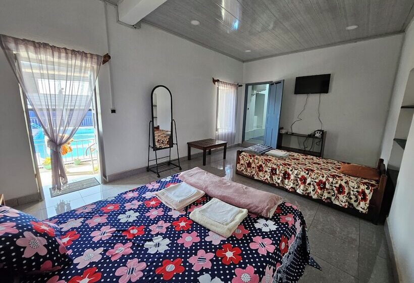 تختخواب و صبحانه Chez Joël