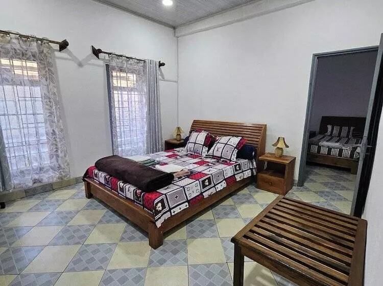 تختخواب و صبحانه Chez Joël