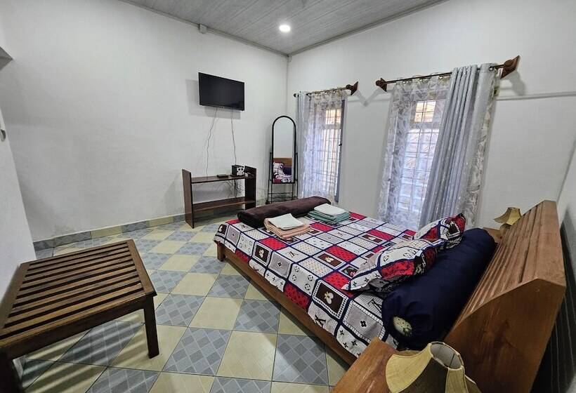 تختخواب و صبحانه Chez Joël