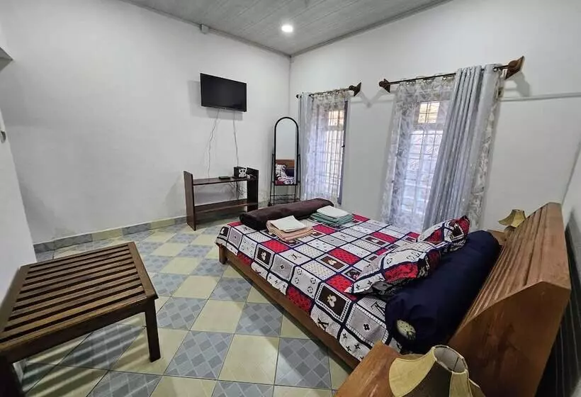 تختخواب و صبحانه Chez Joël