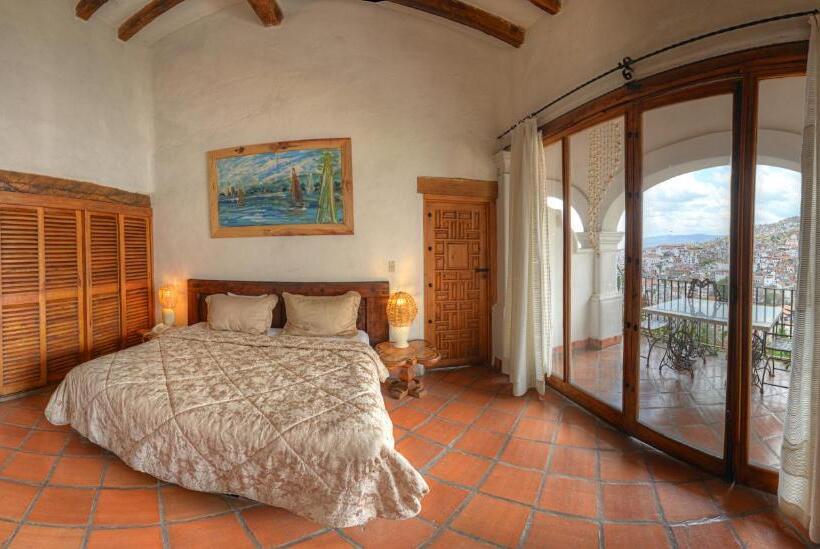 هتل Casona Colonial De La Misión