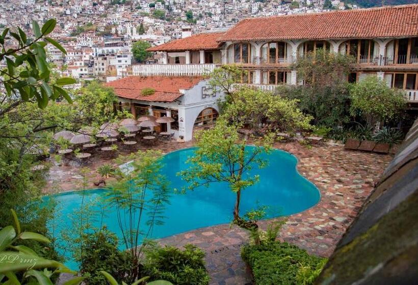 هتل Casona Colonial De La Misión