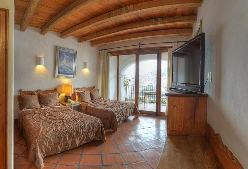 هتل Casona Colonial De La Misión