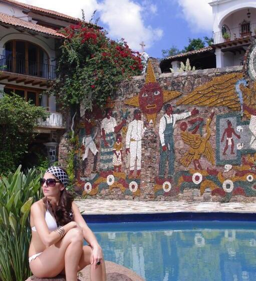 هتل Casona Colonial De La Misión