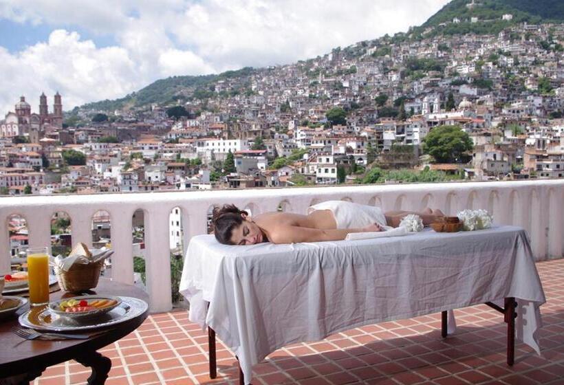 هتل Casona Colonial De La Misión