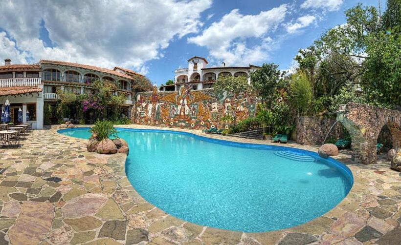 هتل Casona Colonial De La Misión