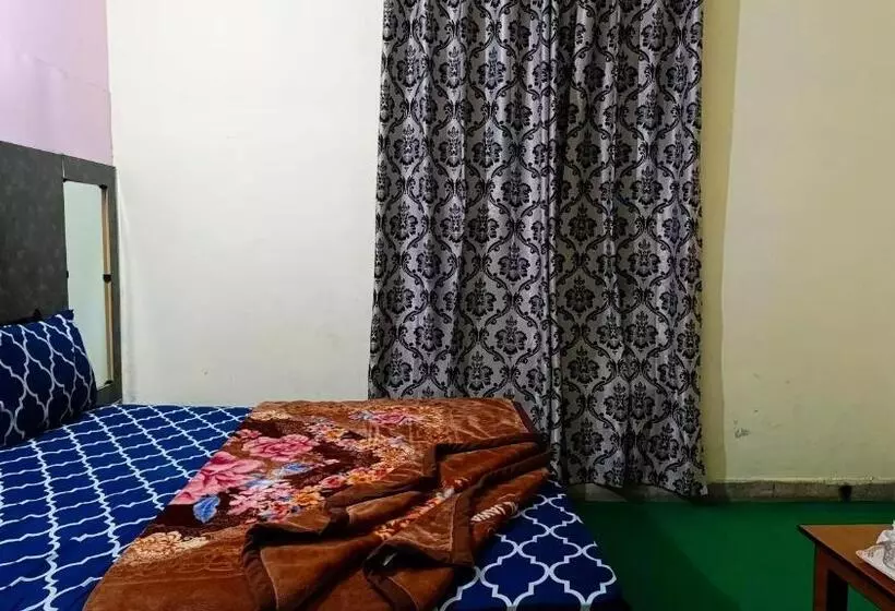 هتل The Royal Family Couples Guest House
