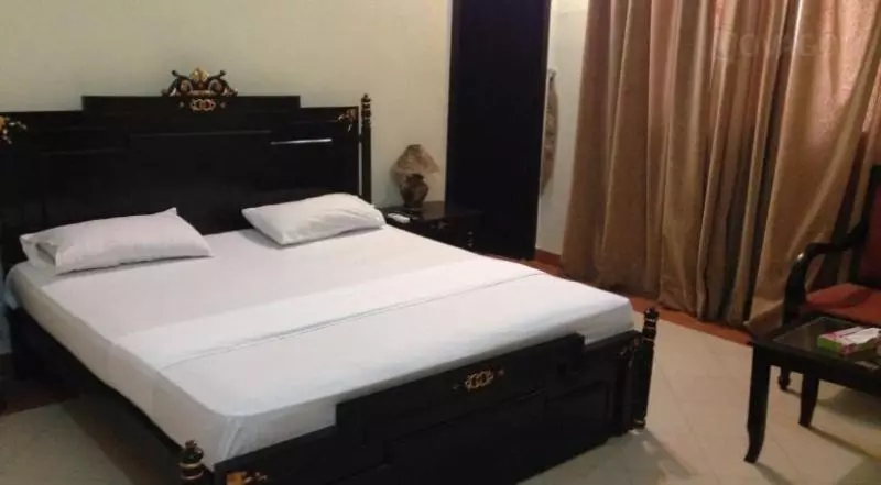 هتل The Royal Family Couples Guest House