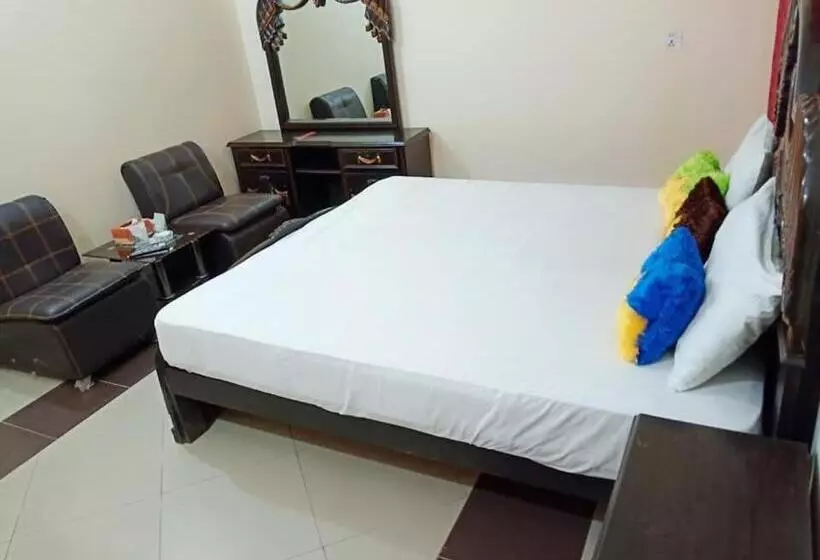 هتل The Royal Family Couples Guest House