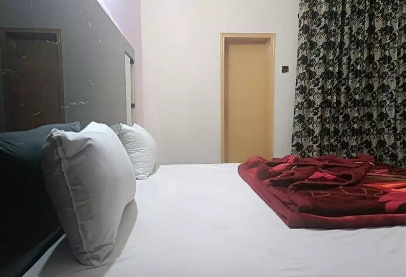 هتل The Royal Family Couples Guest House